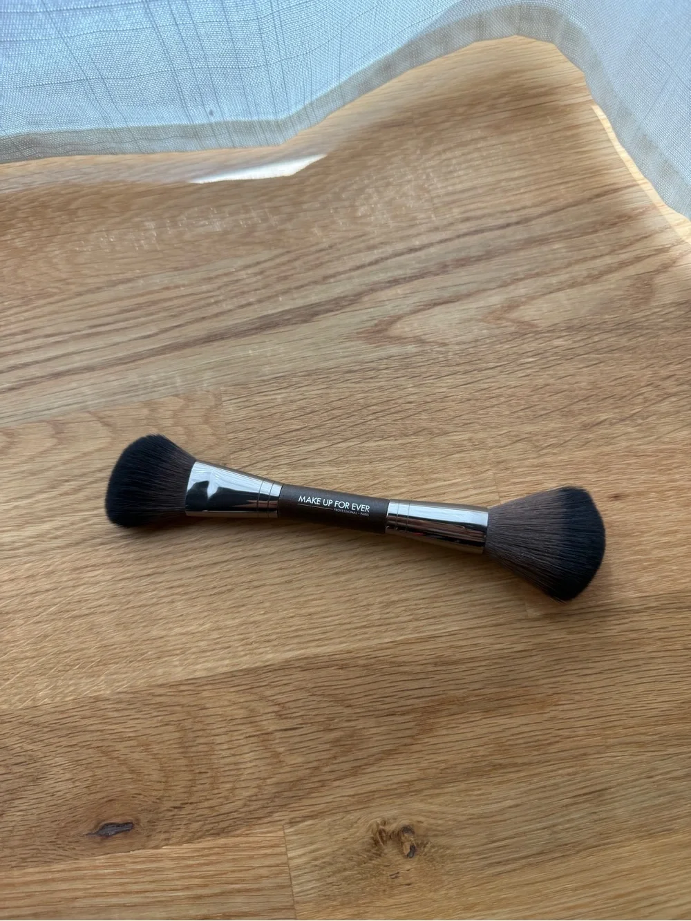 Makeup forever double-ended sculpting brush 158